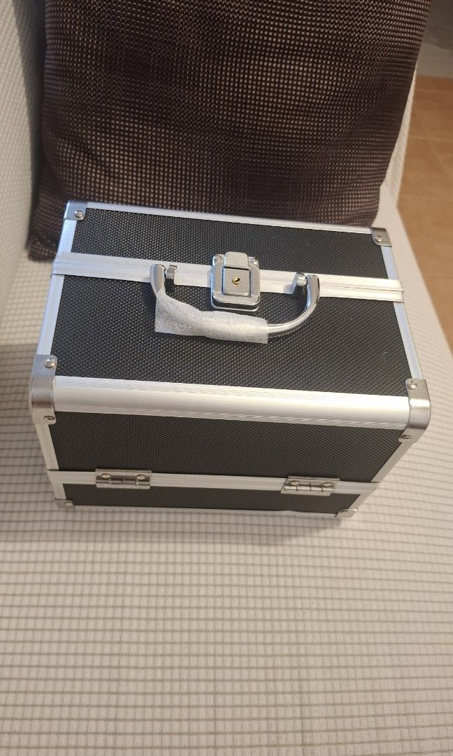 Make-up organiser (Category: Accessory Holder, Box & Organizers) located in Taguig. Submitted by welcome2myprelovedshop (Listing ID 1470905719, Image 2). Description: take this for only 500P never used just stored. with lock and key. 3layer with mirror bought this for around 1k plus before..