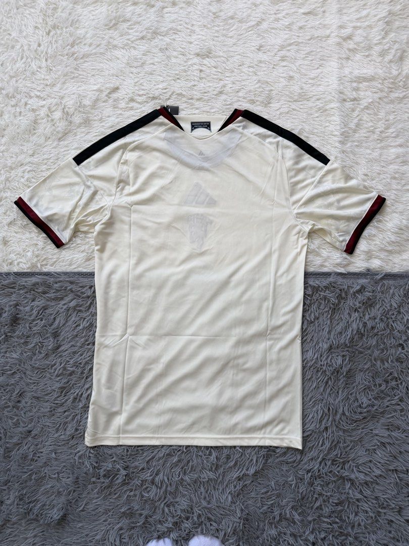 Manchester United 2026/27 Third Jersey (S&L) (Category: Tshirts & Polo Shirts ) located in Quezon City. Submitted by shoeplug.ph (Listing ID 1470853487, Image 2). Description: Manchester United 2026/27 Third Jersey sizes available: Small / dimes 18.5x27.5 (1 piece available) Large / dimes 21x29 (5 pieces available) brandnew , tags still intact , sealed ₱1,500 each (srp ₱3,800).