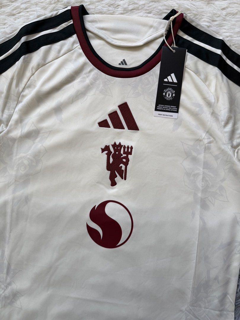 Manchester United 2026/27 Third Jersey (S&L) (Category: Tshirts & Polo Shirts ) located in Quezon City. Submitted by shoeplug.ph (Listing ID 1470853487, Image 3). Description: Manchester United 2026/27 Third Jersey sizes available: Small / dimes 18.5x27.5 (1 piece available) Large / dimes 21x29 (5 pieces available) brandnew , tags still intact , sealed ₱1,500 each (srp ₱3,800).