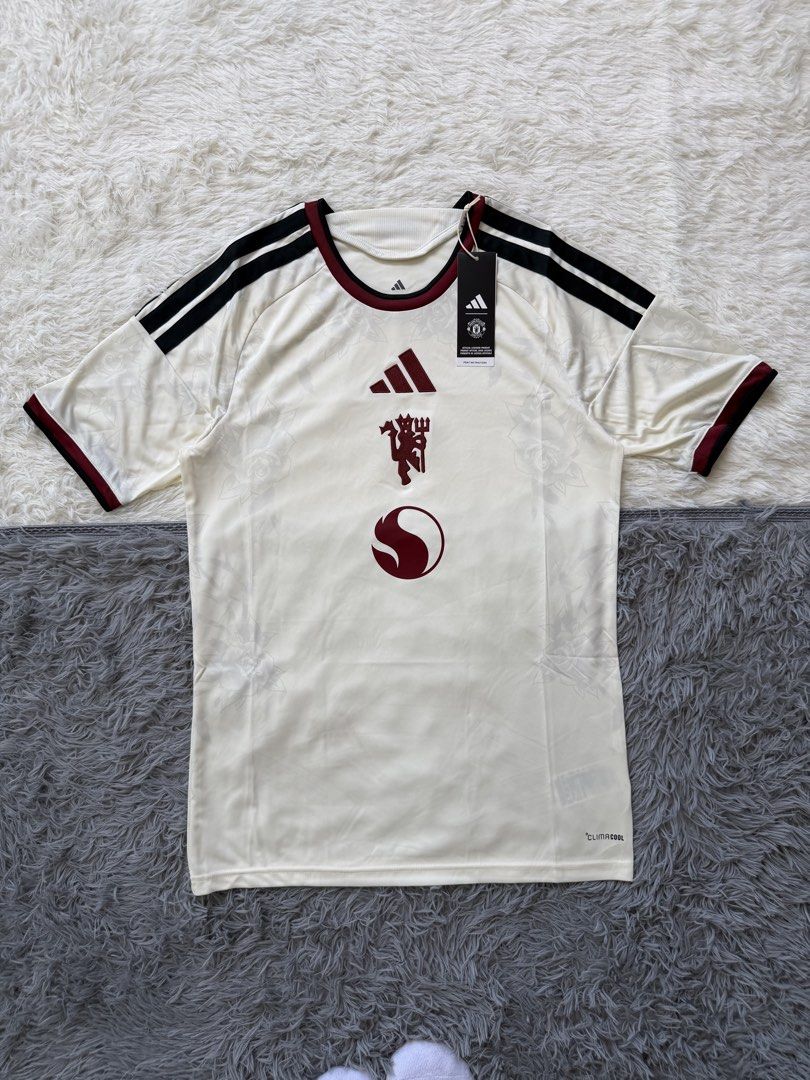Manchester United 2026/27 Third Jersey (S&L) (Category: Tshirts & Polo Shirts ) located in Quezon City. Submitted by shoeplug.ph (Listing ID 1470853487, Image 1). Description: Manchester United 2026/27 Third Jersey sizes available: Small / dimes 18.5x27.5 (1 piece available) Large / dimes 21x29 (5 pieces available) brandnew , tags still intact , sealed ₱1,500 each (srp ₱3,800).