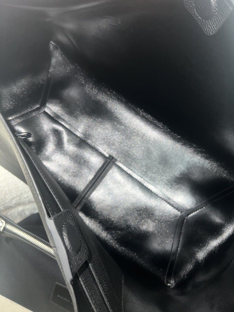 Marc Jacobs The Sack Bag Black Leather Large (Category: Shoulder Bags) located in Abulug. Submitted by jamiecammie (Listing ID 1470821389, Image 3). Description: Original & No issue.