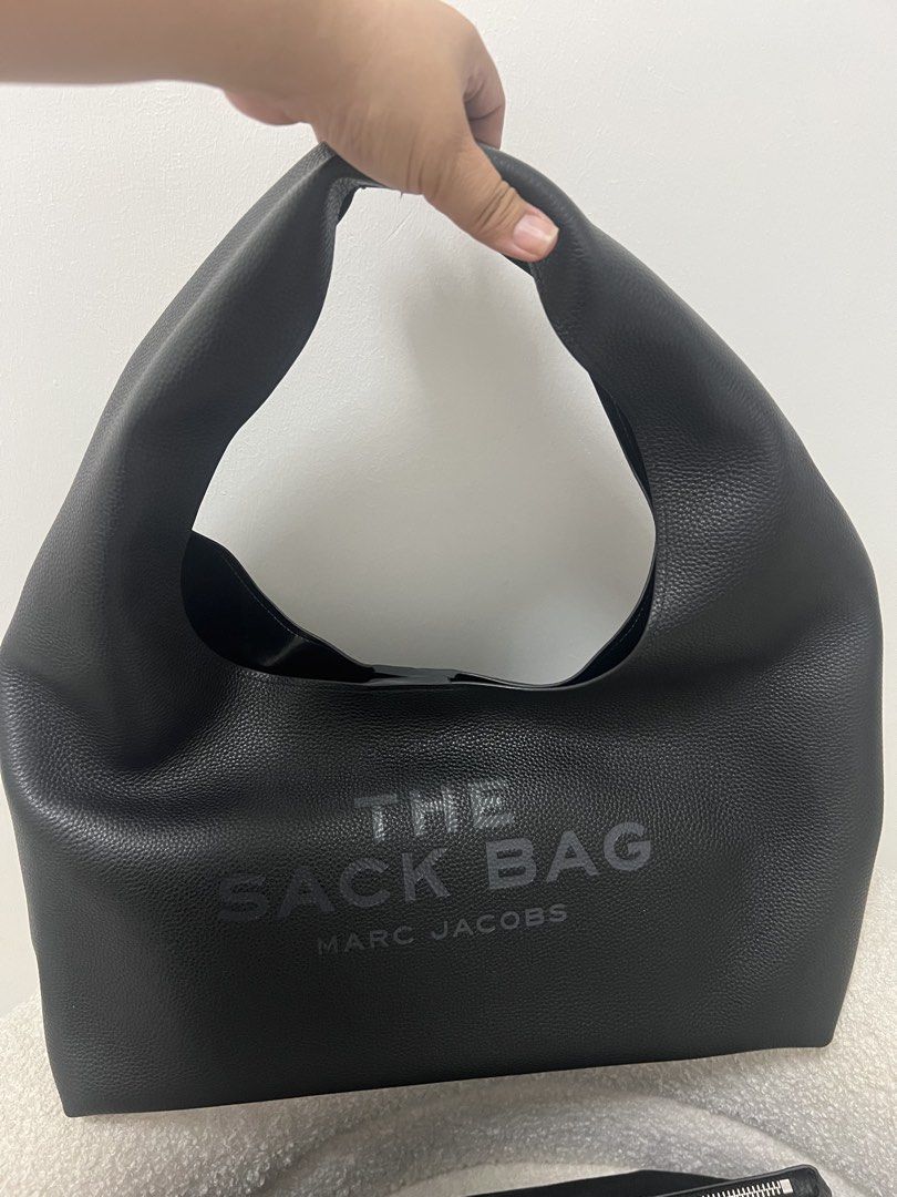 Marc Jacobs The Sack Bag Black Leather Large (Category: Shoulder Bags) located in Abulug. Submitted by jamiecammie (Listing ID 1470821389, Image 1). Description: Original & No issue.