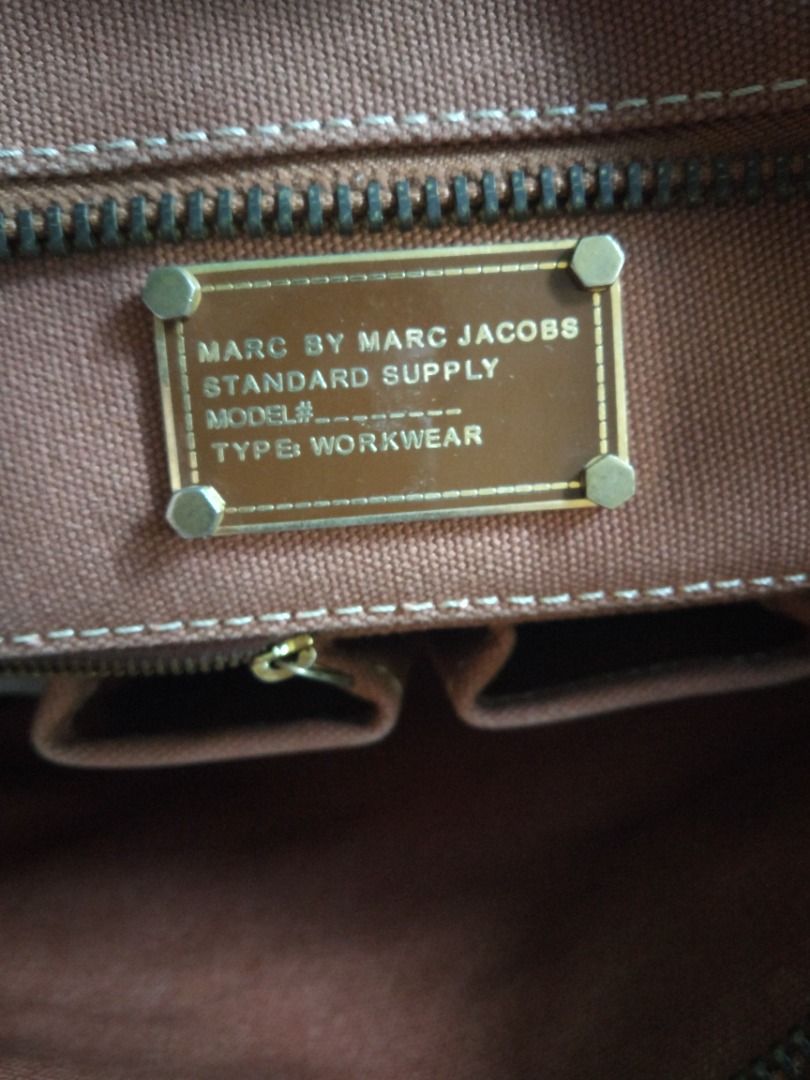 Marc Jacobs Tote Bag (Category: Luxury Bags & Wallets) located in Pasay City. Submitted by denimdude.ph (Listing ID 1470837601, Image 3). Description: marks and scratches, last pics.