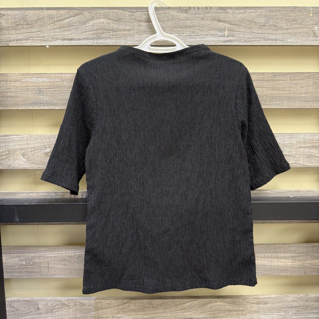 Marks & Spencer Black Top (Category: Blouses) located in Mandaluyong City. Submitted by bestdressedph2025 (Listing ID 1470859882, Image 2). Description: MOP: GCash MOD: Lalamove/J&T LOCATION: Brgy. Addition Hills, Mandaluyong Discount avail for multiple items. Dimensions in Inches: Shoulder: 15 Bust: 20 Length: 21 Size on Tag: UK 12, EU 40 PM for inquiries!.