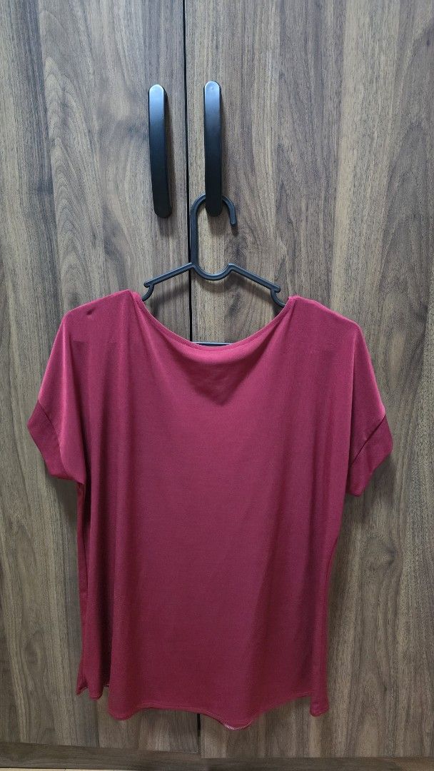 Maroon Short Sleeve T-Shirt Top (Category: Shirts) located in Manila. Submitted by stuff.gaming (Listing ID 1470806598, Image 2). Description: - Color: Maroon - Style: Short sleeve t-shirt with round neckline - Details: Folded cuff design - Material: Soft and comfortable for daily wear - Versatility: Easy to match with jeans or skirts - Condition: Clean and well-maintained.