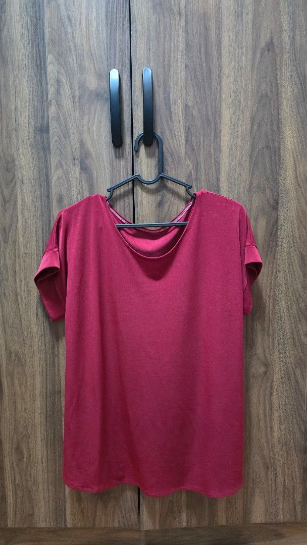 Maroon Short Sleeve T-Shirt Top (Category: Shirts) located in Manila. Submitted by stuff.gaming (Listing ID 1470806598, Image 1). Description: - Color: Maroon - Style: Short sleeve t-shirt with round neckline - Details: Folded cuff design - Material: Soft and comfortable for daily wear - Versatility: Easy to match with jeans or skirts - Condition: Clean and well-maintained.