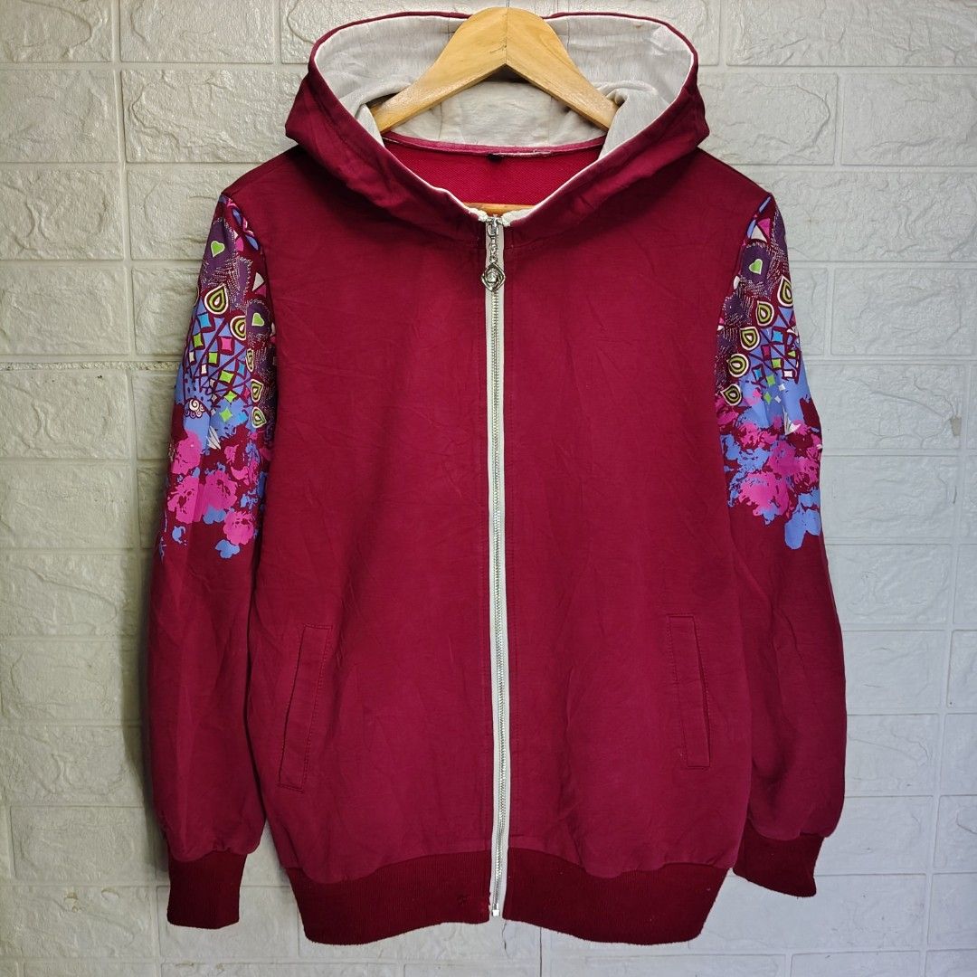 Maroon Zip Hoodie Jacket (Category: Hoodies) located in San Jose del Monte. Submitted by senzuki_thriftshop (Listing ID 1470860858, Image 1). Description: #70 Dimes: W22"×L26" Size: M-L ₱199 NEW ARRIVAL! Maroon Zip Hoodie Jacket Heavy Cotton: Yes Fabric Material: Cotton Velvet Inner: Cotton Color rate: 9/10 J&T Express (Fast shipping Today!) 1-2 days out for delivery - Metro Manila 2-3 days out for delivery - Outside Manila.