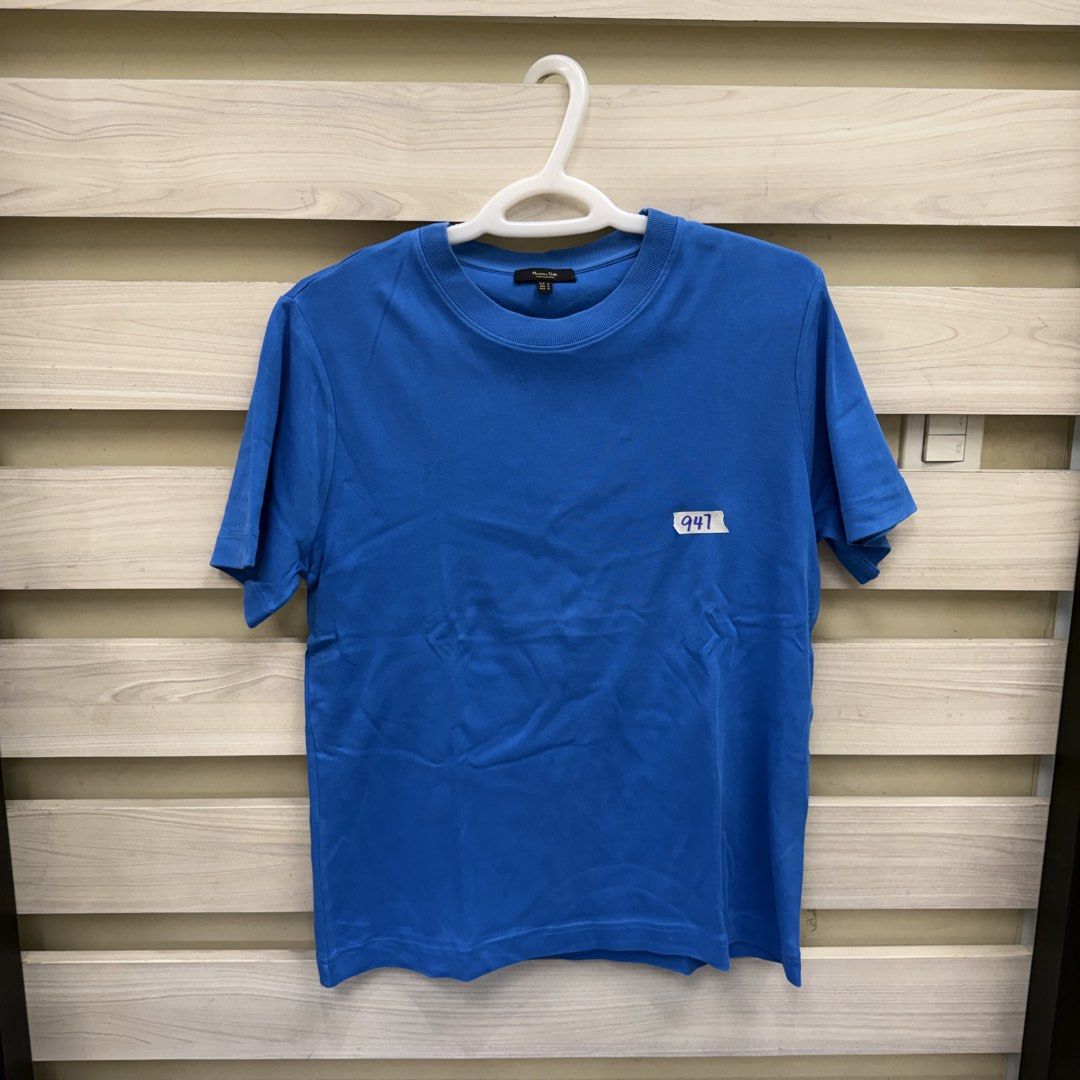 Massimo Dutti Blue Top (Category: Shirts) located in Mandaluyong City. Submitted by bestdressedph2025 (Listing ID 1470853138, Image 1). Description: MOP: GCash MOD: Lalamove/J&T LOCATION: Brgy. Addition Hills, Mandaluyong Discount avail for multiple items. Dimensions in Inches: Shoulder: 17 Bust: 21 Length: 24.5 Size on Tag: M PM for inquiries!.