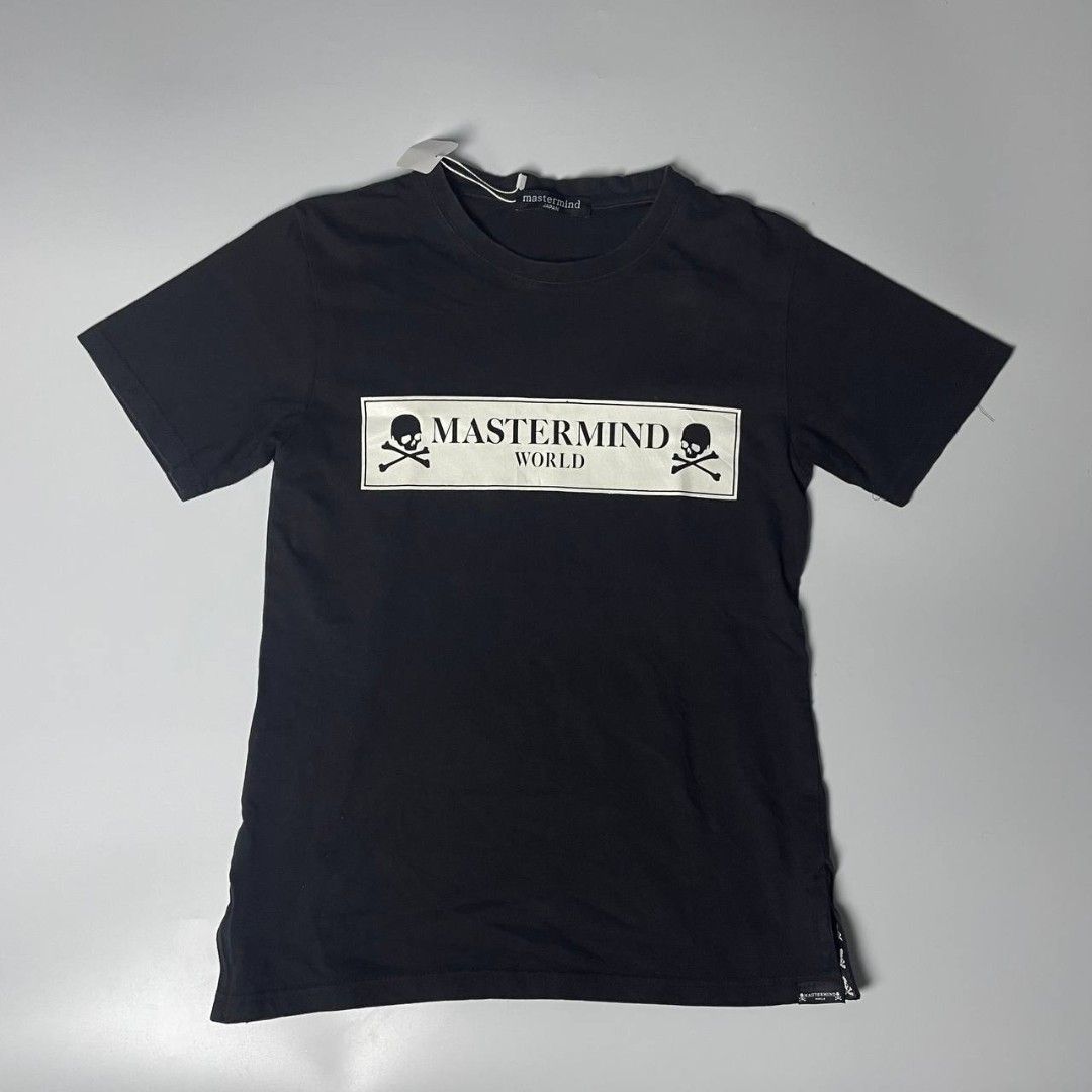 Mastermind World Skull Box Logo T-Shirt Black (Category: Shirts) located in Panabo. Submitted by moneyfckyaw (Listing ID 1470917146, Image 2). Description: - Classic skull and crossbones box logo on the front - Large statement skull box graphic printed on the back - Comfortable crew neck and short sleeves design - Features official mastermind JAPAN woven neck tag and branded hem tag - Clean condition with a strong streetwear aesthetic Width-18 Le