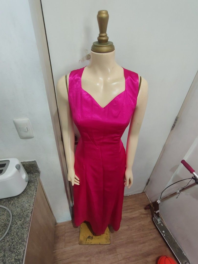 Maxi Pink Dress Silk (Category: Evening dresses & gowns) located in Manila. Submitted by deleonhann57311 (Listing ID 1470757214, Image 3). Description: ng iisa with inner lining fabric glosst po super quality waist 26 to 28 only bust 332 to 34 length 53 inches long zipper back ...