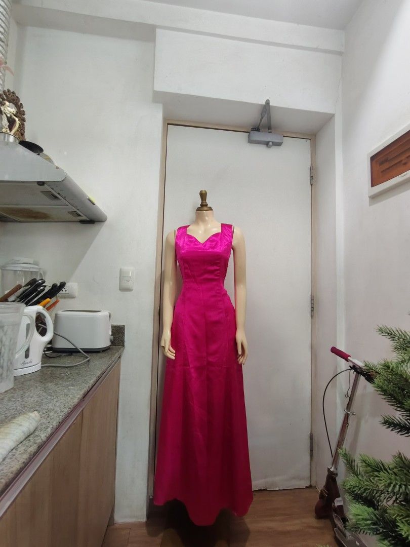 Maxi Pink Dress Silk (Category: Evening dresses & gowns) located in Manila. Submitted by deleonhann57311 (Listing ID 1470757214, Image 1). Description: ng iisa with inner lining fabric glosst po super quality waist 26 to 28 only bust 332 to 34 length 53 inches long zipper back ...