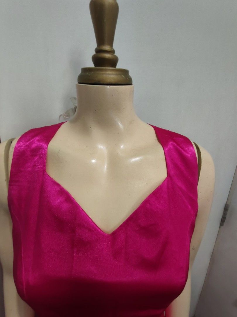 Maxi Pink Dress Silk (Category: Evening dresses & gowns) located in Manila. Submitted by deleonhann57311 (Listing ID 1470757214, Image 2). Description: ng iisa with inner lining fabric glosst po super quality waist 26 to 28 only bust 332 to 34 length 53 inches long zipper back ...