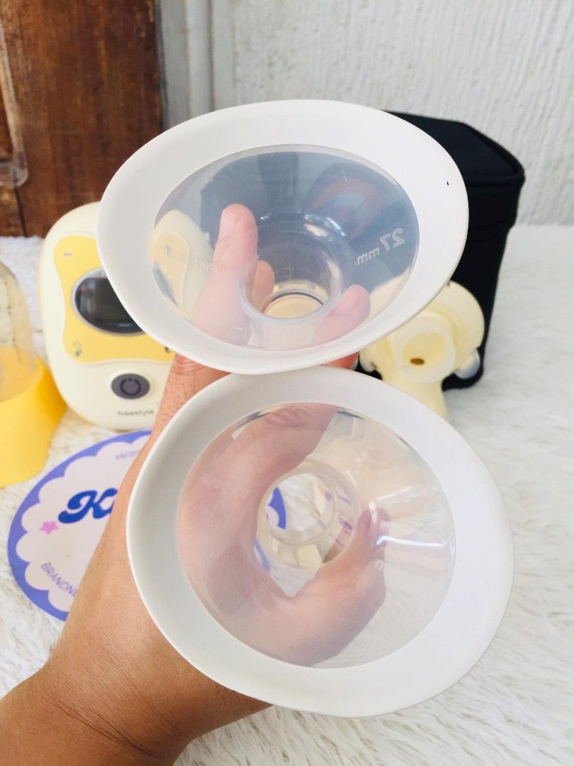 Medela freestyle (mfg2017 complete) (Category: Breastfeeding & Bottle Feeding) located in Tuguegarao City. Submitted by kikay.store.ph30 (Listing ID 1470760954, Image 2). Description: ❗NEW ARRIVALS ❗️🇺🇸 Medela freestyle ( MFG2017 ) Rechargeable Perfectly working Suction strong Authentic ✅️ Condition : likenew Inclusion : machine - charger - 2 connector - tubing - 27mm flange - bottle stand - medela bottles - insulated bag Price: 5500 MOP: GCASH