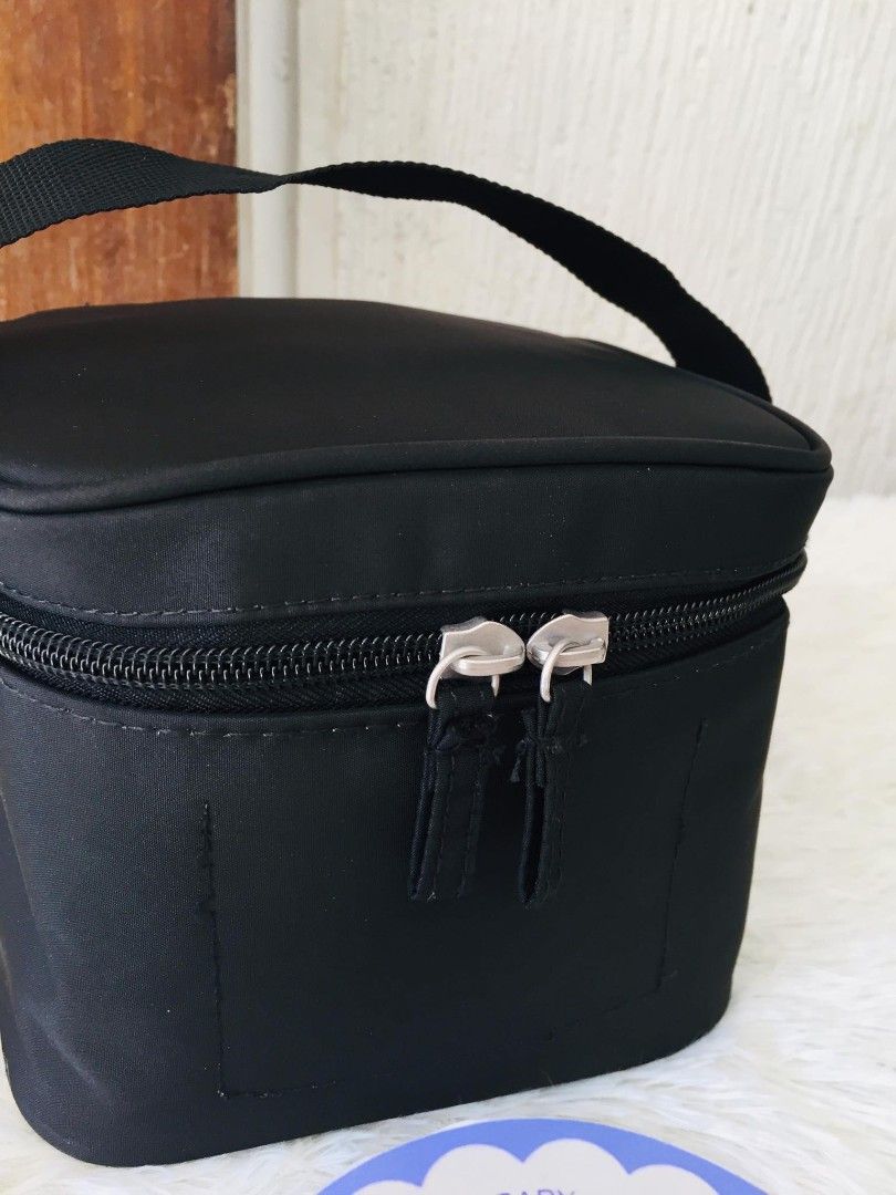 Medela insulated bag w/ ice bricks (Category: Breastfeeding & Bottle Feeding) located in Tuguegarao City. Submitted by kikay.store.ph30 (Listing ID 1470760693, Image 2). Description: ❗NEW ARRIVAL❗🇱🇷 Medela insulated bag Condition : slightly use Price: 500 MOP: GCASH, BDO, MOD: sco 9FOR SHIPPING PURPOSE, BUS SHIPPING, JNT, LBC ♥️ 1 day reservation ONLY ♥️ No to rush shipping ♥️ No free shipping ♥️ No return no exchange ♥️ No to long reservation,