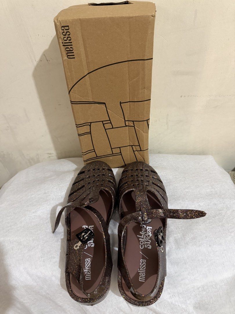 Melissa Jelly Sandals (Category: Flats & Sandals) located in Quezon City. Submitted by fairly_curated (Listing ID 1470899541, Image 2). Description: Fits size 6 Used only once in an event Color : Beown.