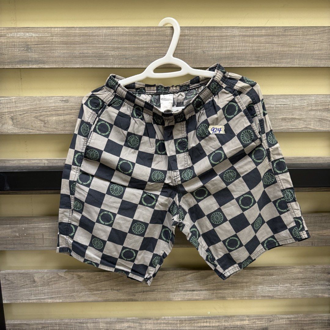 [Mens] Uniqlo Black Patterned Shorts (Category: Shorts) located in Mandaluyong City. Submitted by bestdressedph2025 (Listing ID 1470857627, Image 1). Description: MOP: GCash MOD: Lalamove/J&T LOCATION: Brgy. Addition Hills, Mandaluyong Discount avail for multiple items. Dimensions in Inches: Waist: 26 Length: 17.5 Size on Tag: M PM for inquiries!.