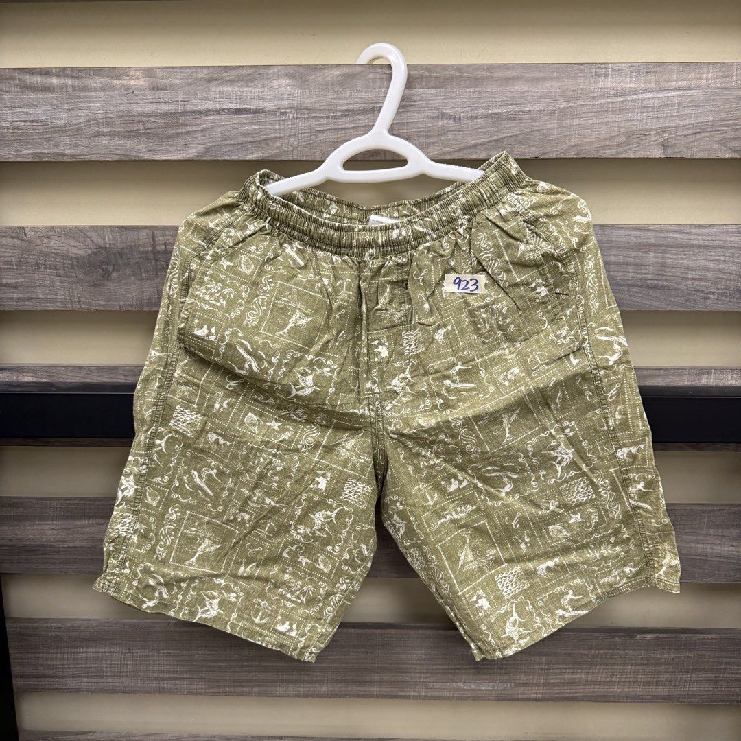 [Mens] Uniqlo Green Patterned Shorts (Category: Shorts) located in Mandaluyong City. Submitted by bestdressedph2025 (Listing ID 1470857397, Image 1). Description: MOP: GCash MOD: Lalamove/J&T LOCATION: Brgy. Addition Hills, Mandaluyong Discount avail for multiple items. Dimensions in Inches: Waist: 26 Length: 18 Size on Tag: M PM for inquiries!.