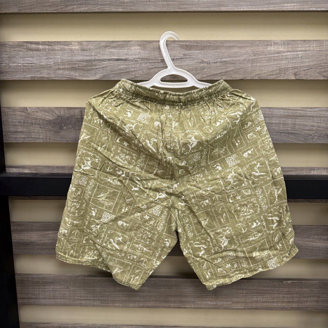 [Mens] Uniqlo Green Patterned Shorts (Category: Shorts) located in Mandaluyong City. Submitted by bestdressedph2025 (Listing ID 1470857397, Image 2). Description: MOP: GCash MOD: Lalamove/J&T LOCATION: Brgy. Addition Hills, Mandaluyong Discount avail for multiple items. Dimensions in Inches: Waist: 26 Length: 18 Size on Tag: M PM for inquiries!.