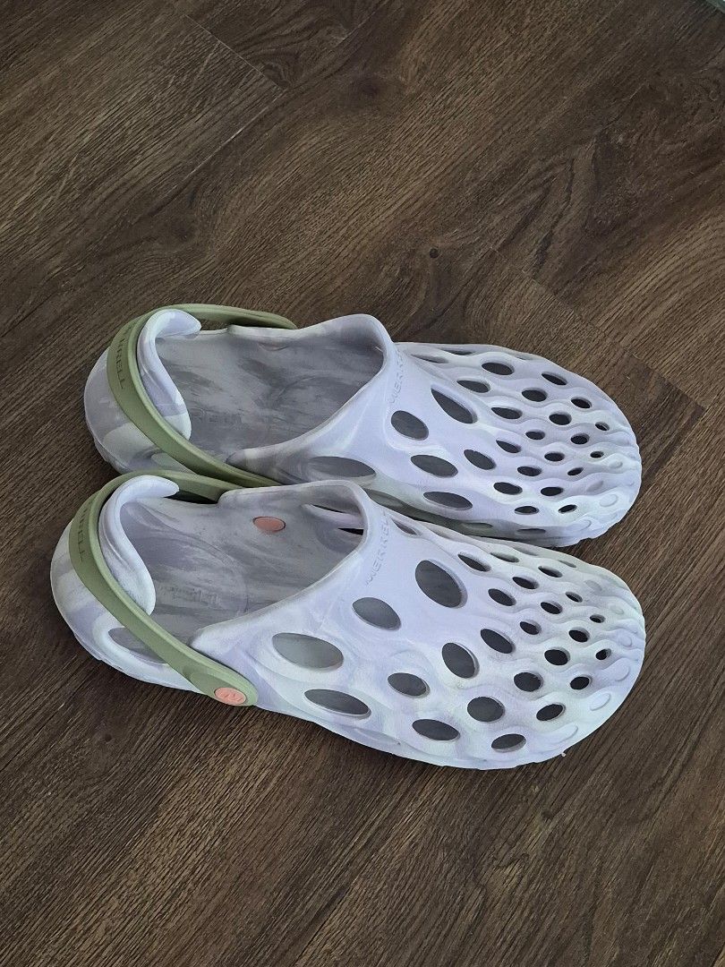 Merrell Hydro Moc Orchid Green (Category: Slippers & Slides) located in Mandaluyong City. Submitted by minimalife_ (Listing ID 1470797800, Image 2). Description: - Brand: Merrell Hydro Moc - Colorway: Pastel purple marble upper with olive green adjustable heel straps - Size: Men's 7.5 / Women's 9 (stamped on heel) - Features: Lightweight, cutout design for maximum ventilation and quick water drainage - Condition: Super clean insoles and tread, re