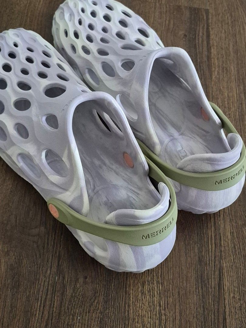 Merrell Hydro Moc Orchid Green (Category: Slippers & Slides) located in Mandaluyong City. Submitted by minimalife_ (Listing ID 1470797800, Image 3). Description: - Brand: Merrell Hydro Moc - Colorway: Pastel purple marble upper with olive green adjustable heel straps - Size: Men's 7.5 / Women's 9 (stamped on heel) - Features: Lightweight, cutout design for maximum ventilation and quick water drainage - Condition: Super clean insoles and tread, re