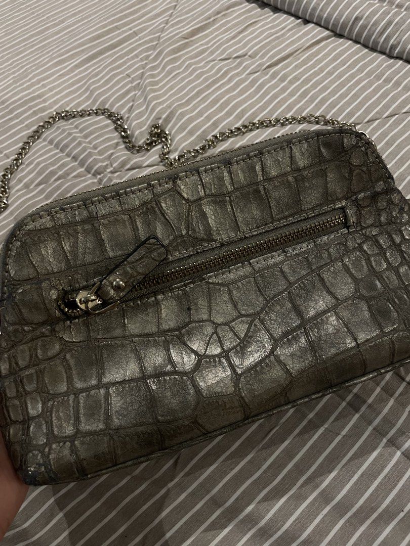 Metallic croc-embossed chain bag (Category: Purses & Pouches) located in Las Pinas. Submitted by francesaly (Listing ID 1470776145, Image 3). Description: .