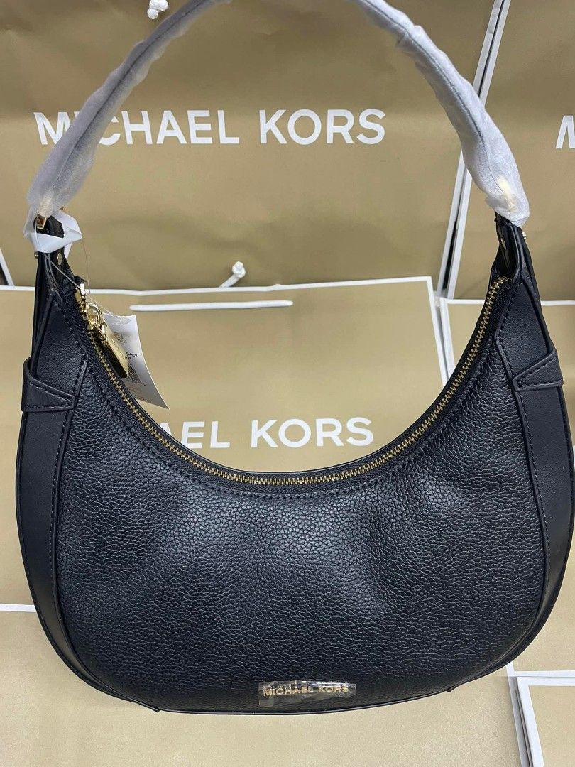 Michael kors hobo bag (Category: Shoulder Bags) located in Manila. Submitted by k2collection.mnl (Listing ID 1470825225, Image 2). Description: complete inclusion.