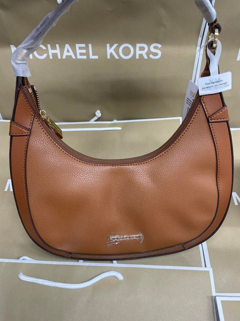Michael kors hobo bag (Category: Shoulder Bags) located in Manila. Submitted by k2collection.mnl (Listing ID 1470825225, Image 3). Description: complete inclusion.