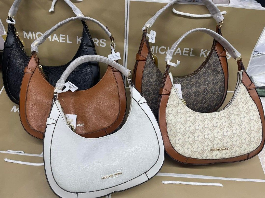 Michael kors hobo bag (Category: Shoulder Bags) located in Manila. Submitted by k2collection.mnl (Listing ID 1470825225, Image 1). Description: complete inclusion.