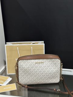 (Category: ) located in . Submitted by shopkcllanillo (Listing ID 1470846253, Image 1). Description: .