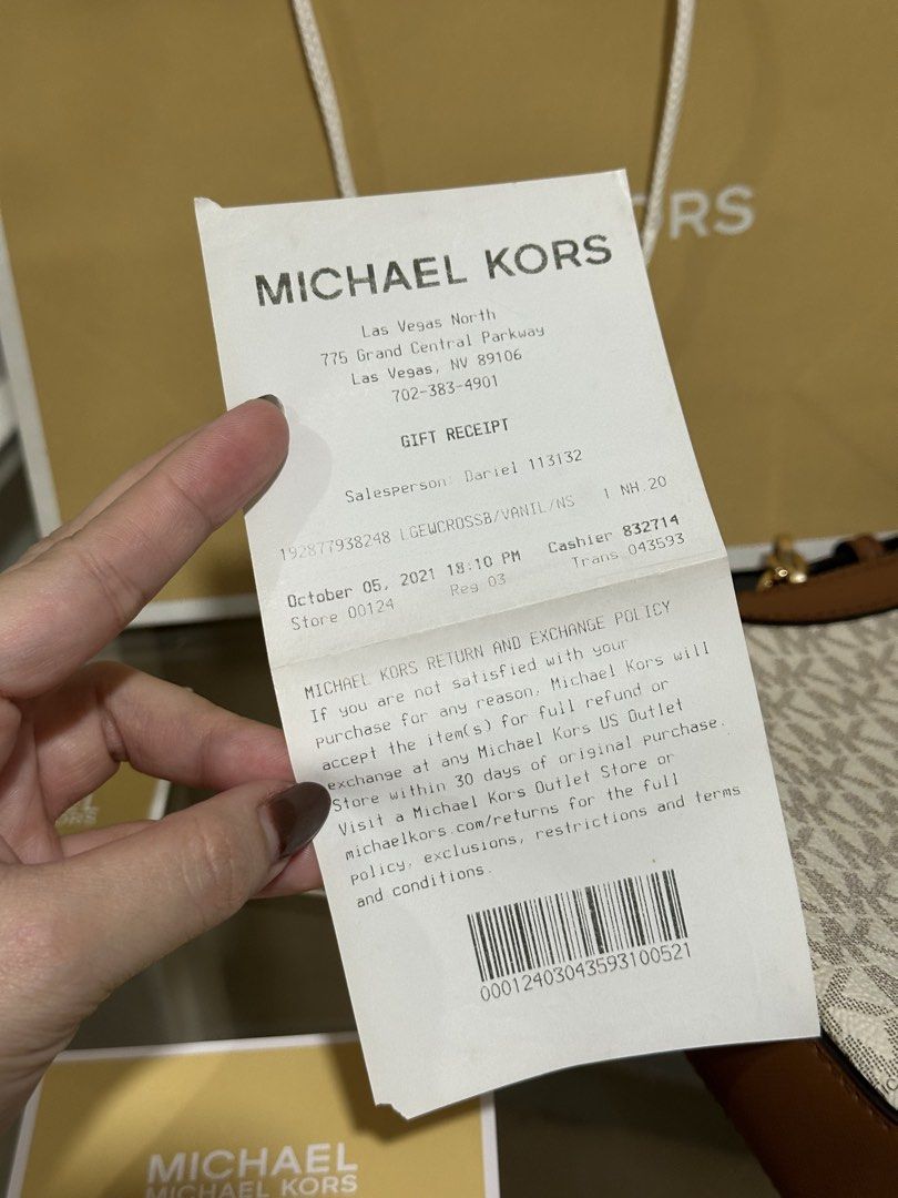 Michael Kors Jet Set Crossbody Bag Vanilla (Category: Luxury Bags & Wallets) located in Mandaluyong City. Submitted by shopkcllanillo (Listing ID 1470846253, Image 3). Description: - Comes with care card, original gift receipt from Las Vegas North store, and MK paper shopping bag - Guaranteed original, ideal for gift-giving or daily use.