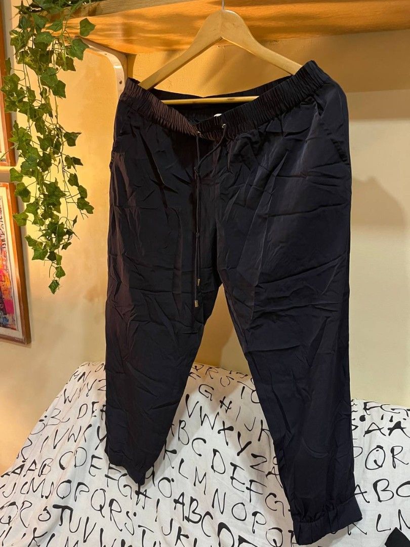 Michael Kors jogger (Category: Other Bottoms) located in Quezon City. Submitted by michypeachyy1 (Listing ID 1470912961, Image 1). Description: 300 plus shipping medium to large size.
