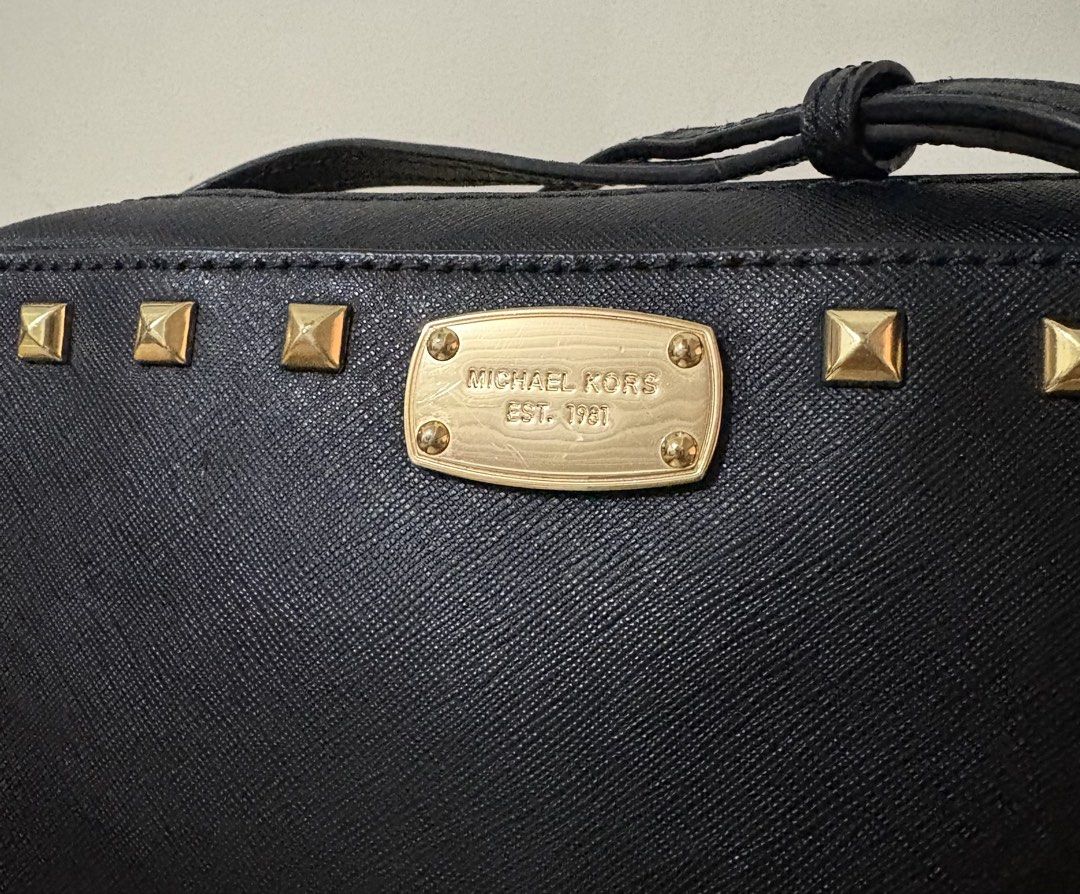 Michael Kors Leather Studded Crossbody Bag (Category: Cross-body Bags) located in Cavite. Submitted by chubbsavenue (Listing ID 1470767419, Image 3). Description: .