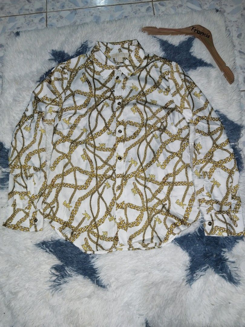 Michael kors long sleeve (Category: Longsleeves) located in Barili. Submitted by francis88z (Listing ID 1470886566, Image 1). Description: MK LS Size medium W19L26 As new condition No issue Mine 💌1250+sf.