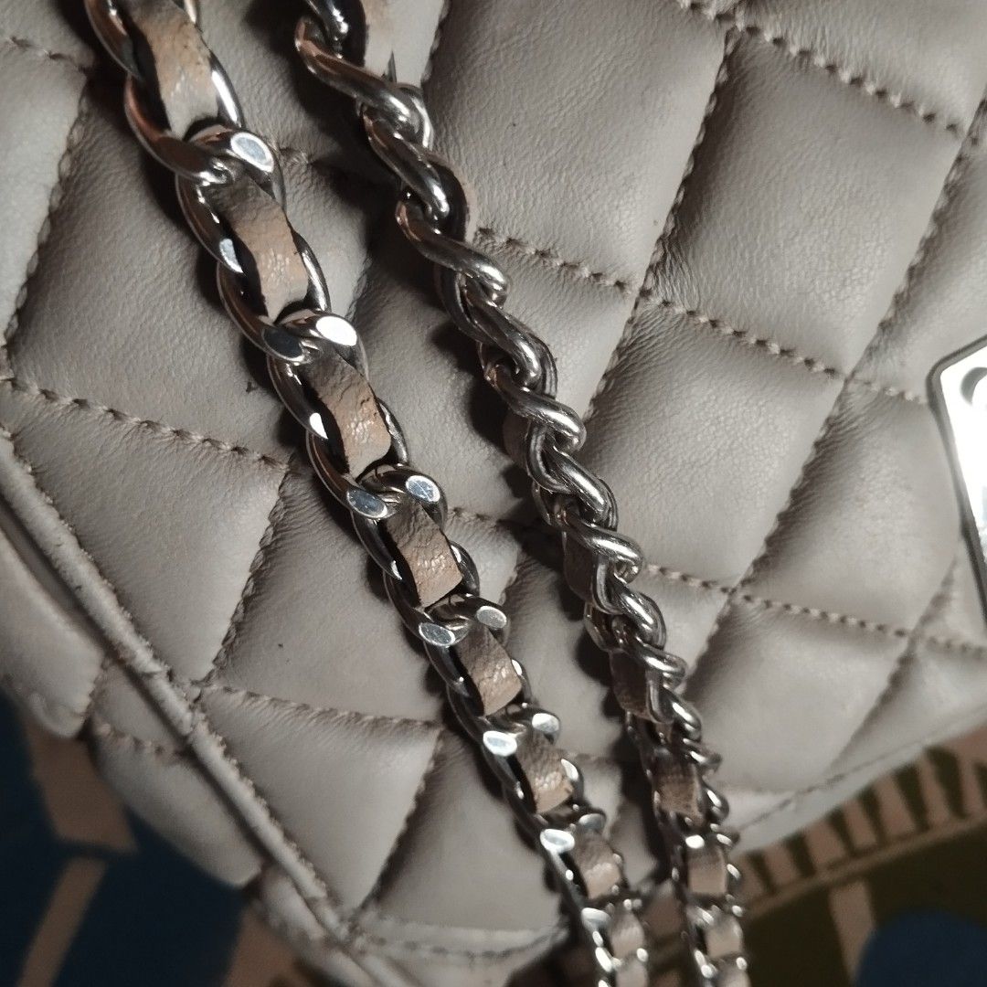 Michael Kors Quilted Leather Shoulder Bag (Category: Cross-body Bags) located in Manila. Submitted by lene48 (Listing ID 1470776101, Image 2). Description: Michael Kors quilted leather shoulder bag in a neutral grey shade. Silver-tone chain strap interwoven with leather. Front metal turn-lock closure with engraved logo. Quilted diamond pattern across the body. Interior lined with MK monogram fabric, including an embossed leather brand patch. Show