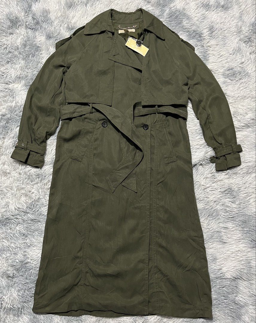 Michael Kors Trech Coat (Category: Coats, Jackets and Outerwear) located in Sasmuan (Sexmoan). Submitted by winterclothes.ph (Listing ID 1470783618, Image 1). Description: Michael Kors Trech Coat S on tag Width 20 Length 46.5 Excellent Condition .