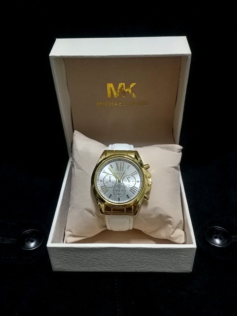 Michael Kors White Leather Strap Watch (Category: Women's Watches) located in Aguinaldo. Submitted by ukayandthrift (Listing ID 1470782231, Image 2). Description: .