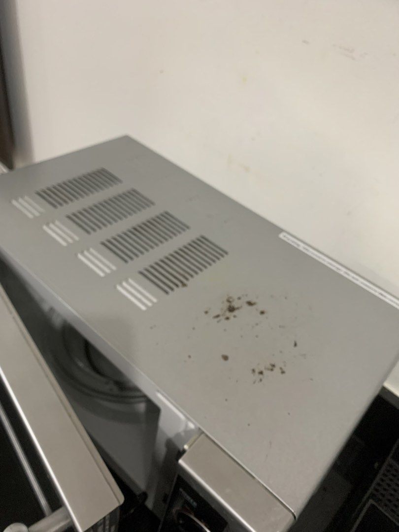 Microwave Oven (Category: Ovens & Toasters) located in Paranaque City. Submitted by ub.et (Listing ID 1470769312, Image 3). Description: GE Appliance Microwave Works perfectly well Only issue is the rust because I left lemon water on it but it works well. -Pick up in person (TAGUIG) -lalamove (buyer pays shipping fee) .