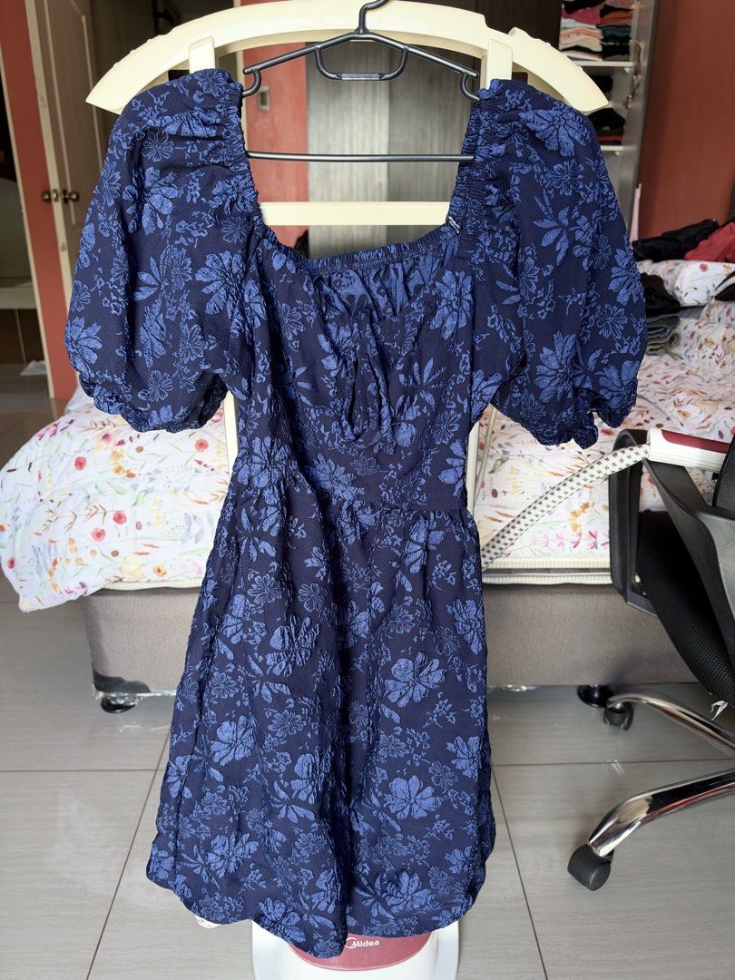 Midi dress blue (Category: Dresses) located in Paranaque City. Submitted by iamminel (Listing ID 1470807583, Image 1). Description: Midi dress color blue kept unused / new fits 2XL-3XL garterize at the back .