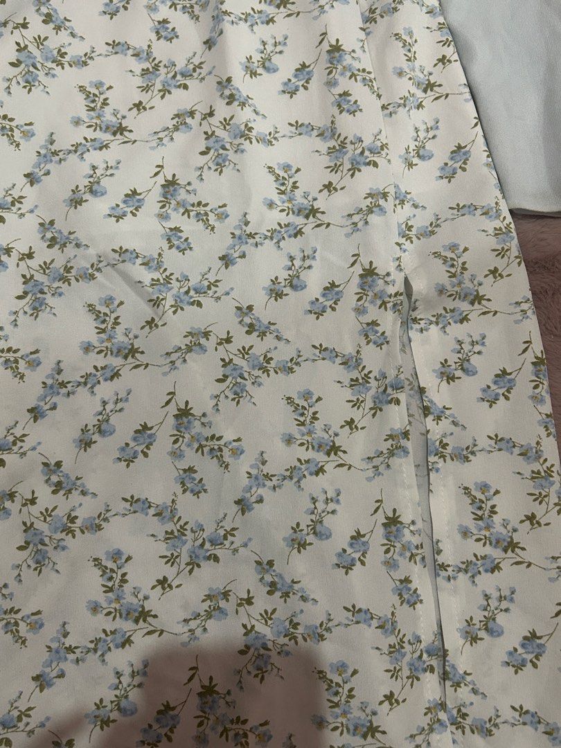 midi floral skirt (Category: Skirts) located in Manila. Submitted by divalicious_ (Listing ID 1470888118, Image 2). Description: 💌 originally bought at bkk ! 🪡 no defects! 🧷 size: extra small to semi-large (stretchable ✨ elegant, soft, and flowy ! perfect for coquette / fairycore / soft girl fits or dreamy photoshoots. lightweight silk, maxi length. rare find 💭 📬 mop: gcash 📦 mod: lalamove (buyer shoulders shipping fee) seller will not liab