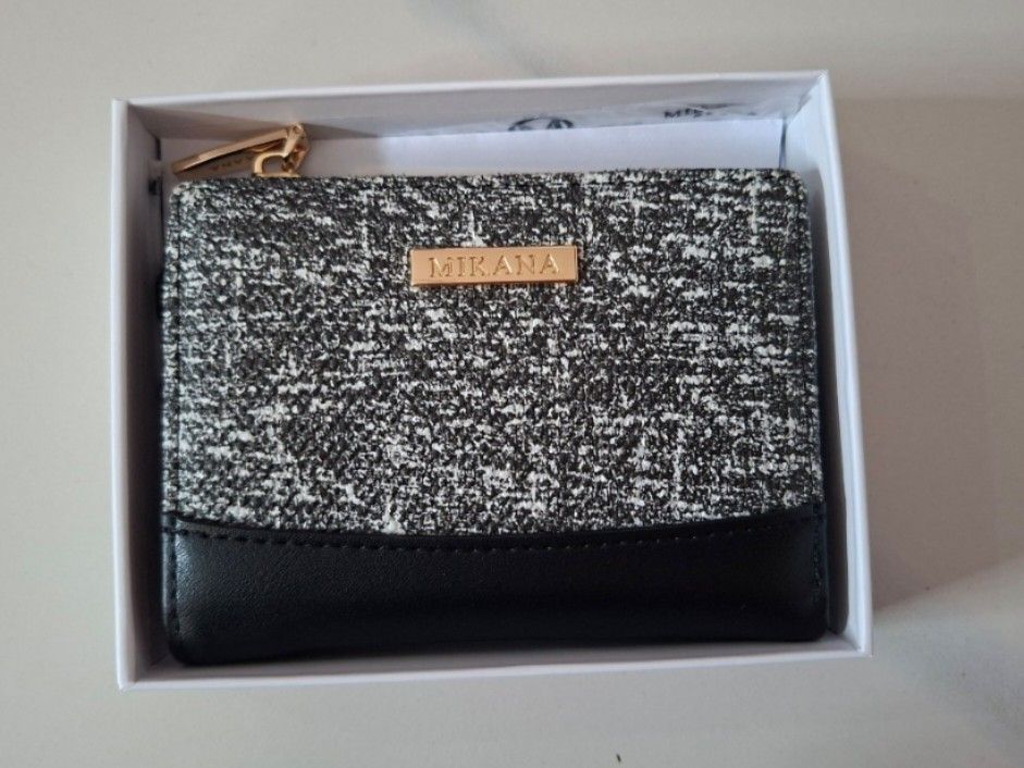 Mikana Short Wallet (Category: Wallets & Card holders) located in Caloocan City. Submitted by mrmfqh (Listing ID 1470769794, Image 1). Description: no issue used once rfs pref long wallet.