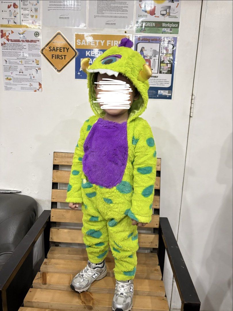 Mike Wazowski Monster Costume 2T (Category: Babies & Kids Fashion) located in Nabua. Submitted by fourpreloved_ (Listing ID 1470769634, Image 1). Description: - Best fit to 18 - 24 months old - Perfect For: Costumes, parties, sleepovers, and fun dress-up events.