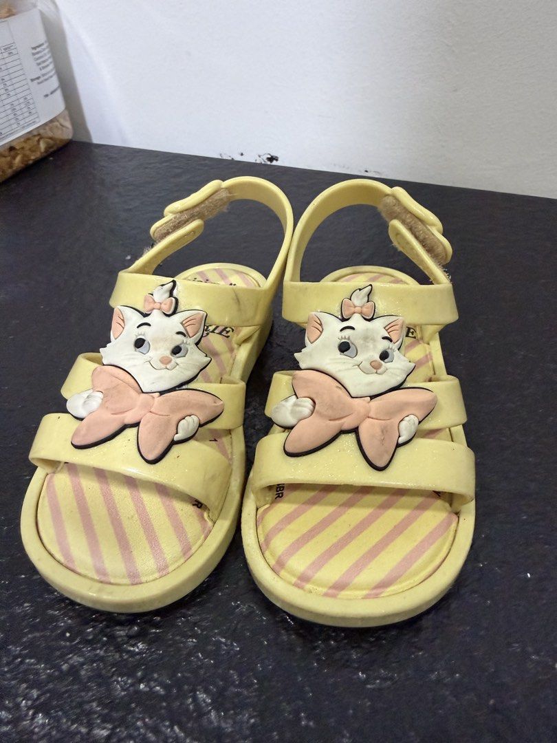 Mini Melissa Disney Marie Size 7 (Category: Babies & Kids Fashion) located in Manila. Submitted by cjezbte (Listing ID 1470883690, Image 1). Description: Guaranteed Original no box! Jelly scent still intact Size 7 for toddlers LAST PRICE NA.