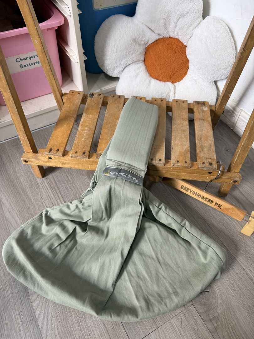 Mini Monkey Sling Carrier (Category: Carriers & Slings) located in Santa Maria. Submitted by babyshowearph_official (Listing ID 1470896411, Image 2). Description: .