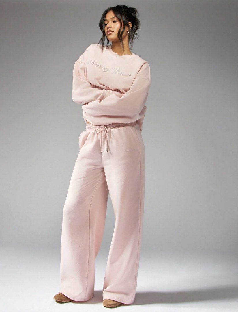 Missguided “Maid of Honor” Sweatpants (Category: Other Bottoms) located in Manila. Submitted by juliaxgamboa (Listing ID 1470834635, Image 2). Description: 26-30” waist.