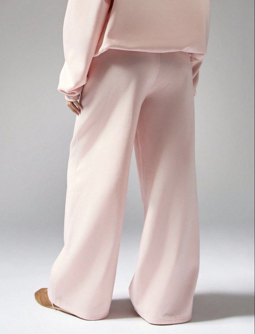 Missguided “Maid of Honor” Sweatpants (Category: Other Bottoms) located in Manila. Submitted by juliaxgamboa (Listing ID 1470834635, Image 3). Description: 26-30” waist.