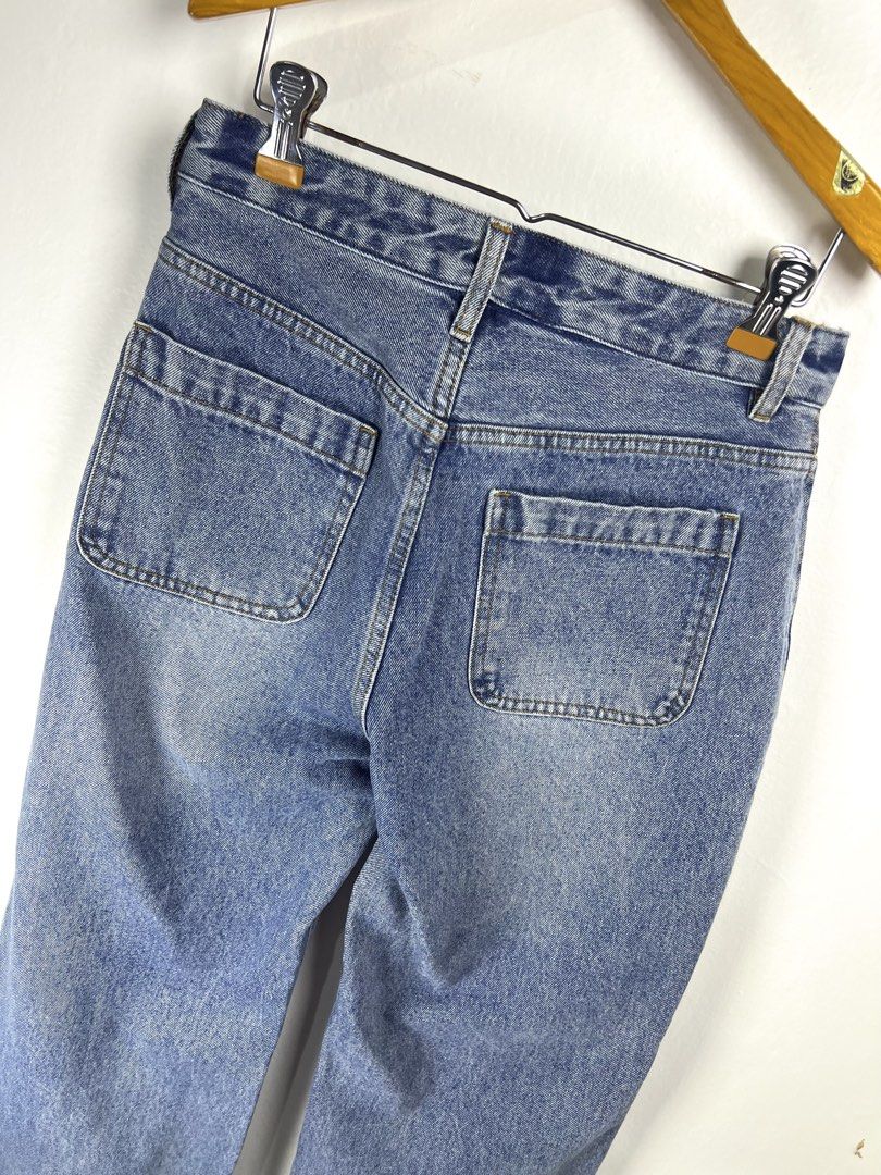 ‎“MIU-MIU” EMBELLISHED STUD BAGGY JEANS (Category: Jeans) located in Taguig. Submitted by ldm.ph (Listing ID 1470914338, Image 3). Description: ‎(LDM-B-0179) ‎Size:ACTUAL FIT:M-L ‎Dimensions Waistline: 28 ‎Inches length:37 Leg opening:9 ‎Condition: GOOD AS NEW ‎Color rate:10 ‎Flaws:❌ ‎(READY TO WEAR) .