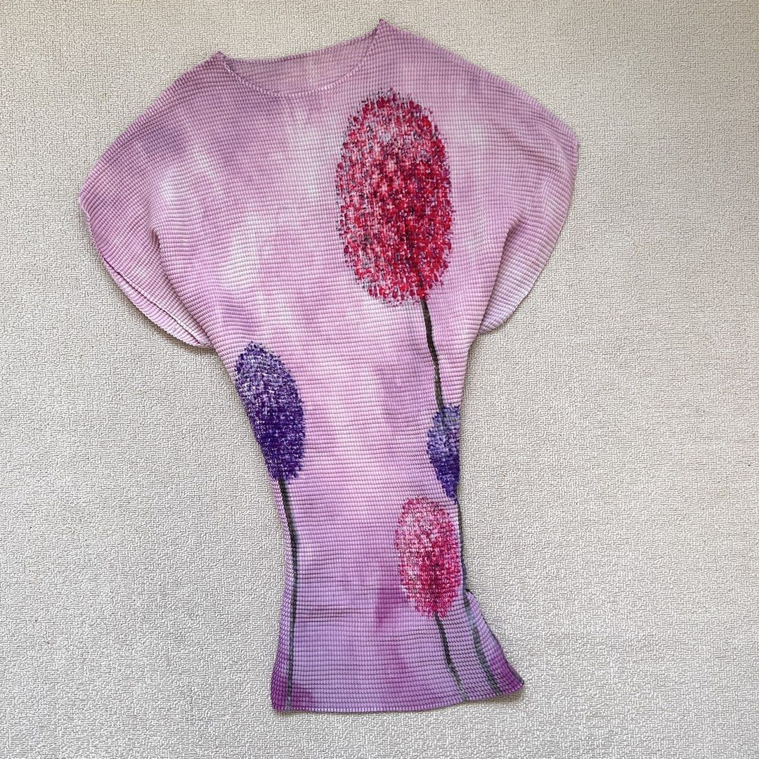mix&match dandelion print pleated top (Category: Blouses) located in Limay. Submitted by budolfindsrawrawr (Listing ID 1470784982, Image 2). Description: mix&match dandelion print pleated top - fits m/l l27.5 bust freesize - in excellent condition .