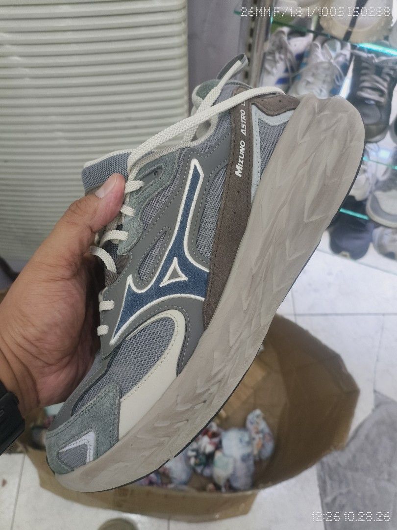 Mizuno astro ls (Category: Casual Shoes) located in Lucena. Submitted by drygoooddzzz (Listing ID 1470848060, Image 1). Description: size 11 astro Ls 1999+ sf.