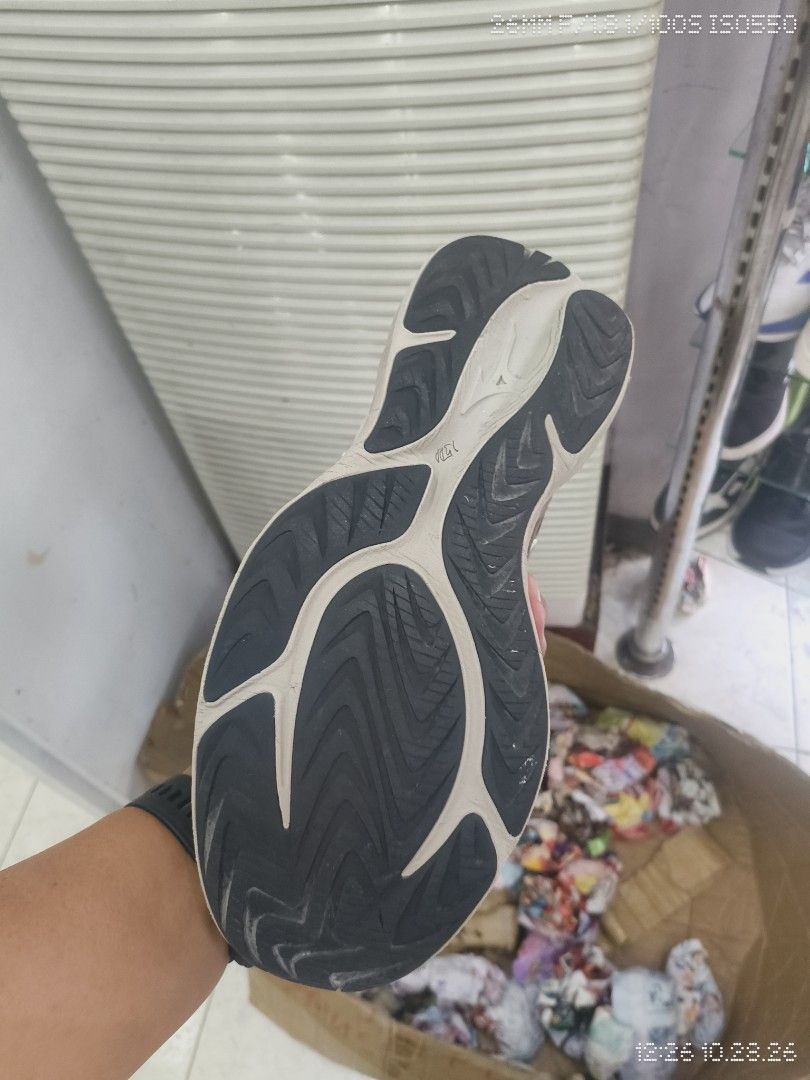 Mizuno astro ls (Category: Casual Shoes) located in Lucena. Submitted by drygoooddzzz (Listing ID 1470848060, Image 2). Description: size 11 astro Ls 1999+ sf.