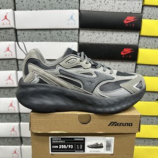 (Category: ) located in . Submitted by pickplanet_sneaker_shirt (Listing ID 1470743917, Image 1). Description: .